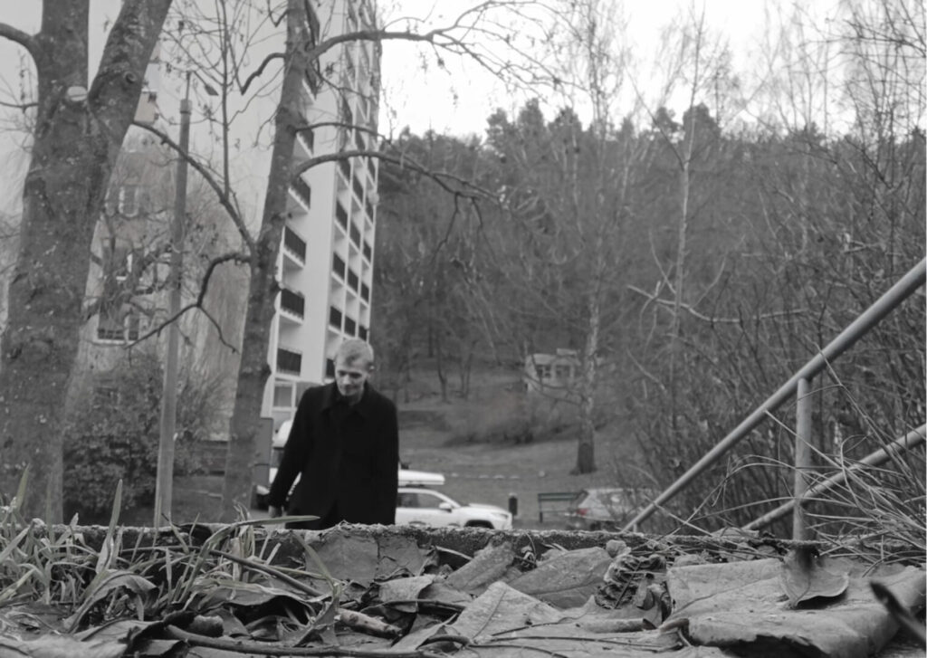 kadr z teledysku piosenki Święty Spokój